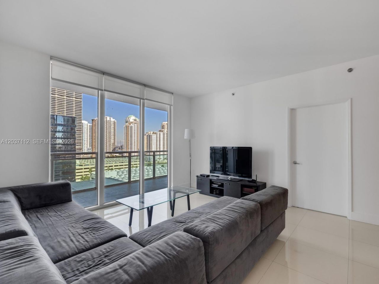 950 Brickell Bay Dr, Unit 1404, Miami, FL 33131 Photo