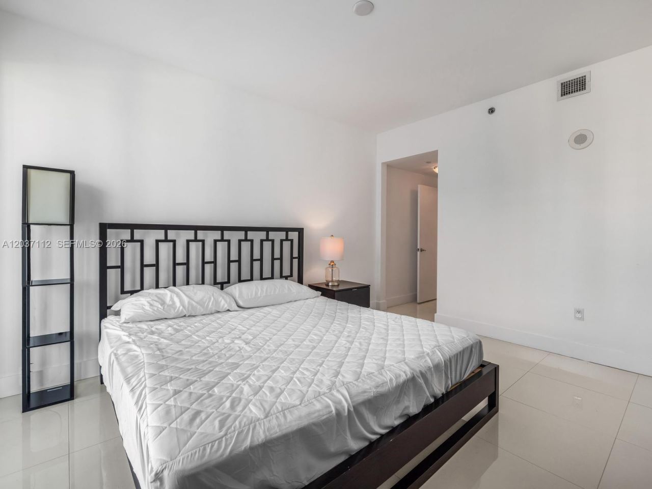 950 Brickell Bay Dr, Unit 1404, Miami, FL 33131 Photo