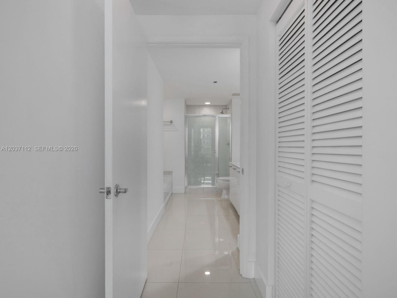 950 Brickell Bay Dr, Unit 1404, Miami, FL 33131 Photo