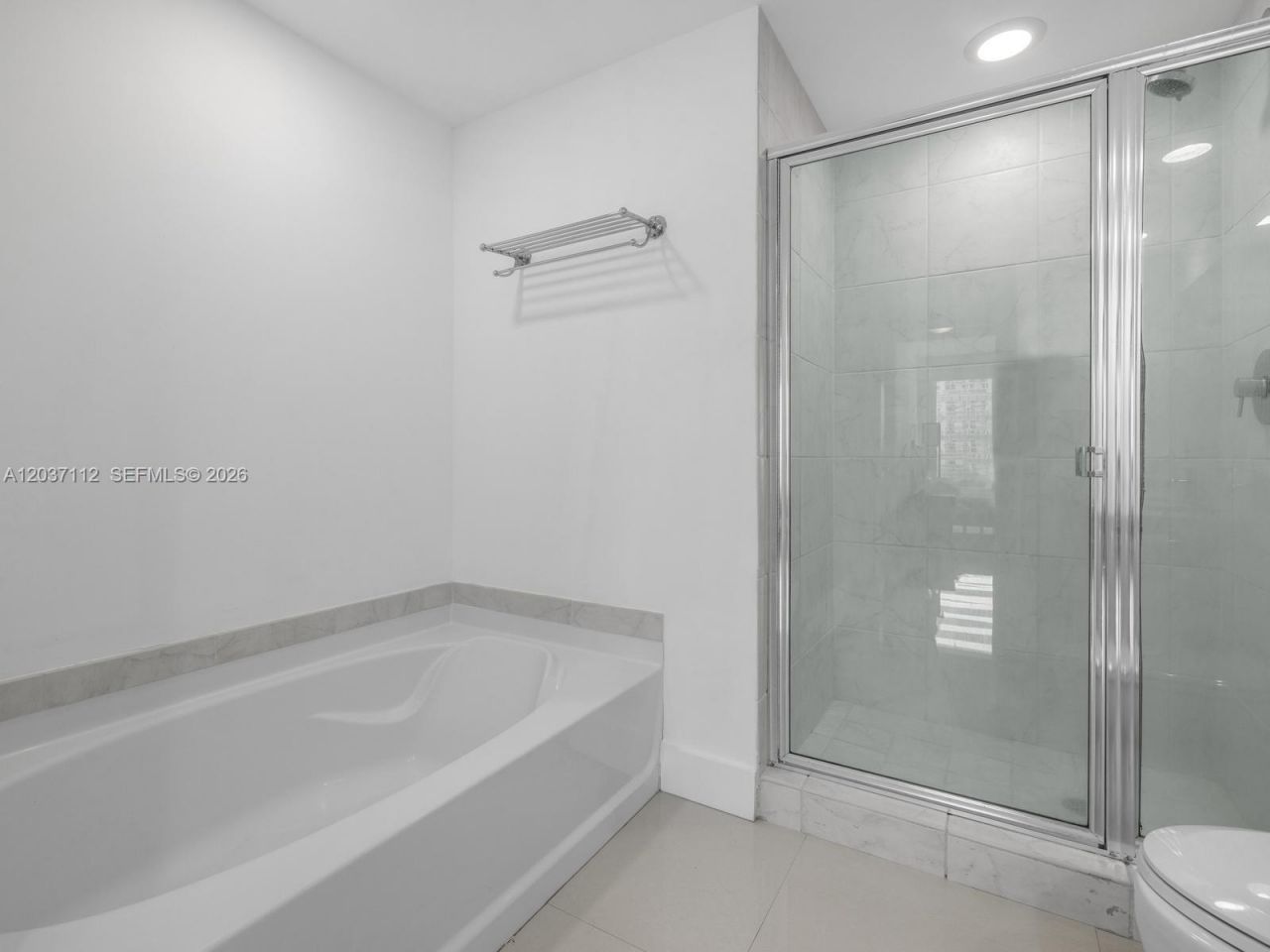 950 Brickell Bay Dr, Unit 1404, Miami, FL 33131 Photo