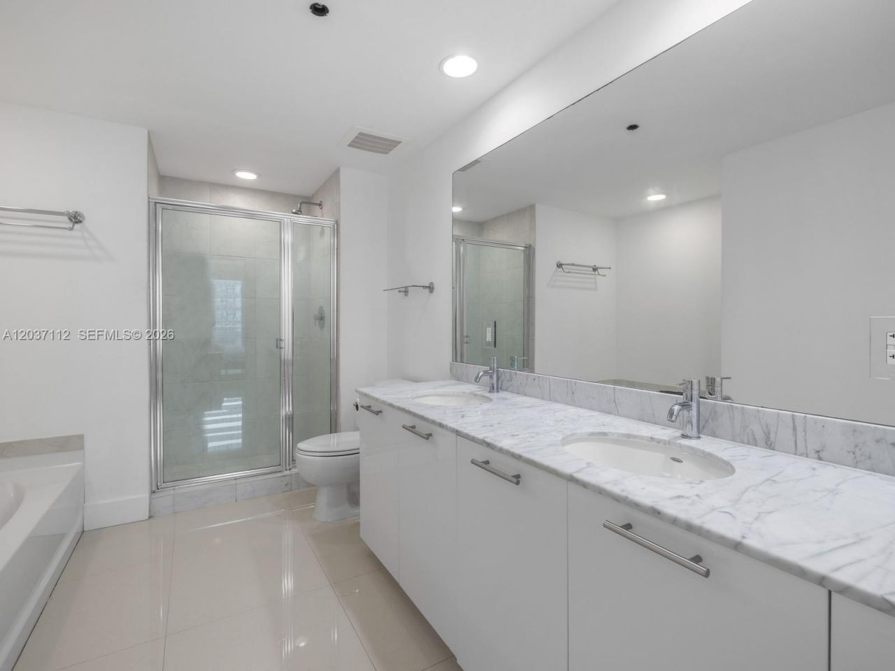 950 Brickell Bay Dr, Unit 1404, Miami, FL 33131 Photo
