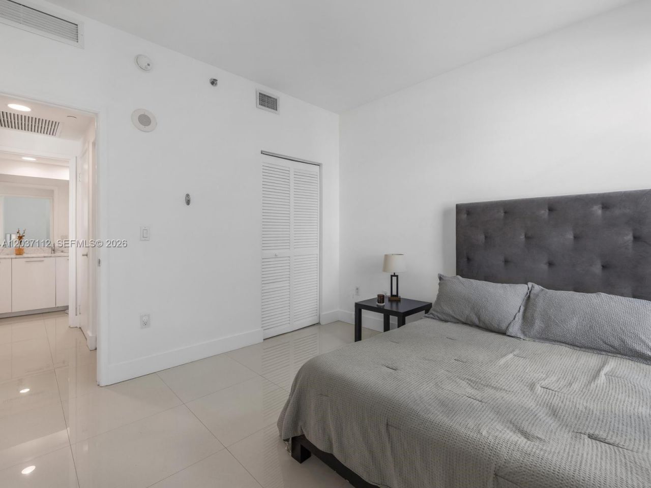 950 Brickell Bay Dr, Unit 1404, Miami, FL 33131 Photo