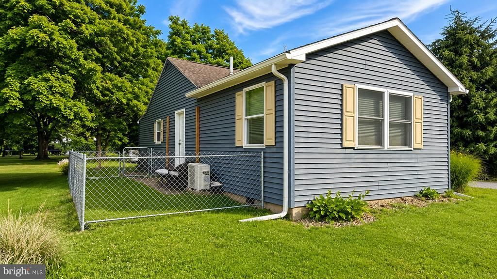 4986 NITTANY VALLEY DRIVE, MILL HALL, PA 17751