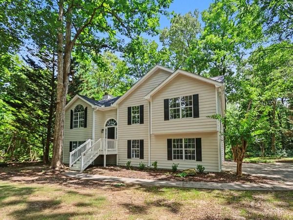105 Creek View Drive , Hoschton, GA 30548