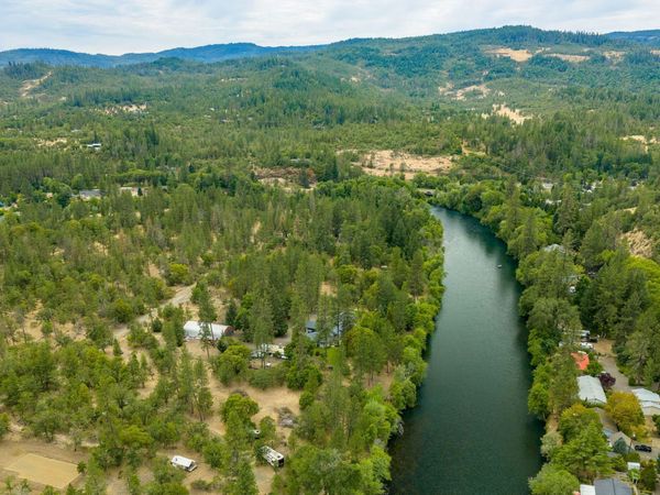 2697 Old Ferry Road, Shady Cove, OR 97539