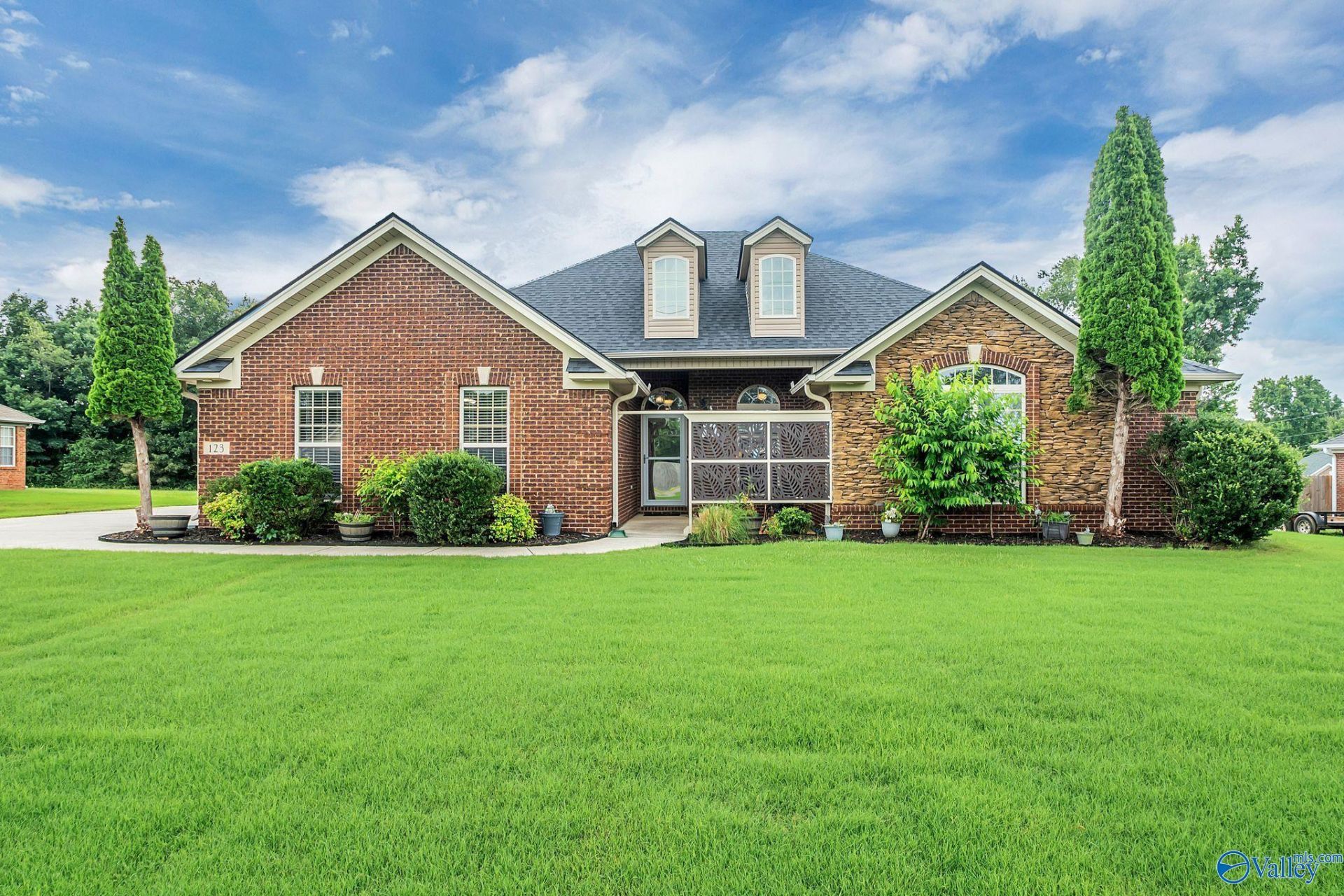 123 Bucks Pocket Drive, New Market, AL 35761 Main Photo