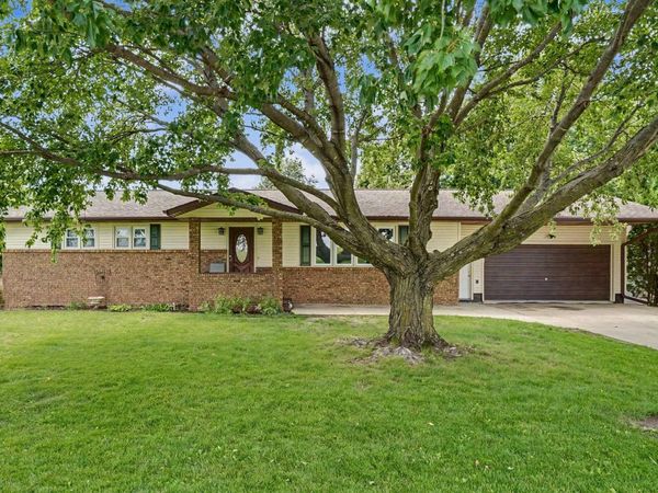 726 8th Ave NE, Oelwein, IA 50662