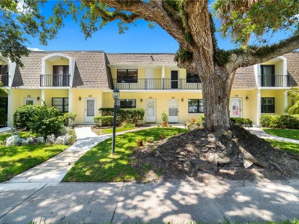 839 Camelia Lane, Unit 8, Vero Beach, FL 32963