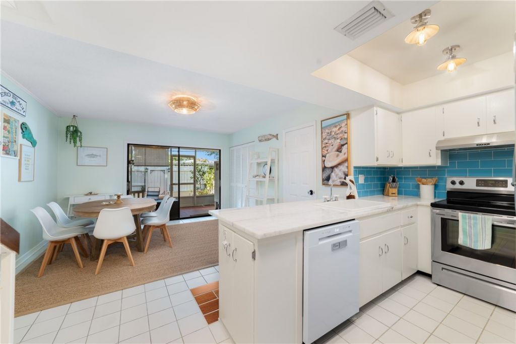 839 Camelia Lane, Unit 8, Vero Beach, FL 32963 Photo