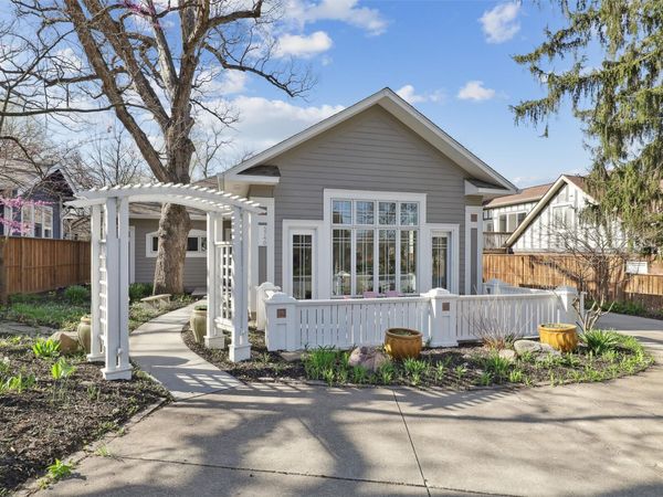 5740 Walnut Hill Avenue, Des Moines, IA 50312