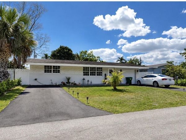 8130 NW 12th St, Pembroke Pines, FL 33024