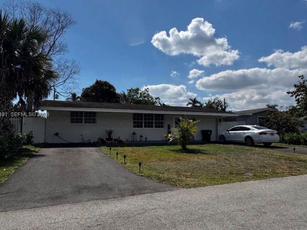 8130 NW 12th St , Pembroke Pines, FL 33024