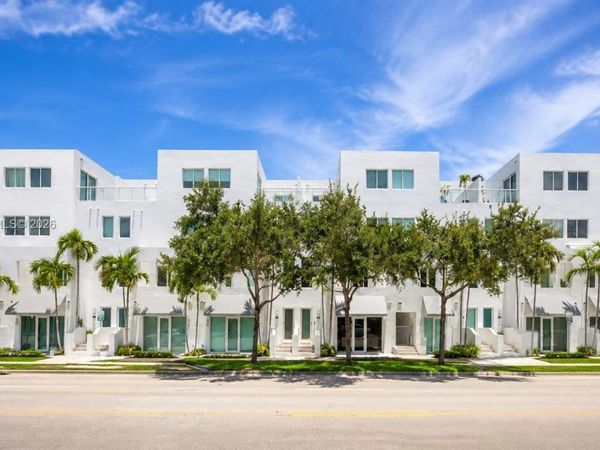 710 NE 3rd Ave, Fort Lauderdale, FL 33304