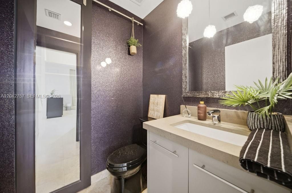 710 NE 3rd Ave, Fort Lauderdale, FL 33304 Photo