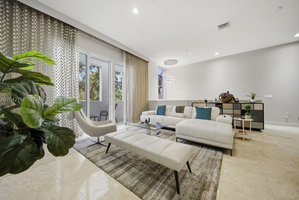 710 NE 3rd Ave, Fort Lauderdale, FL 33304 Photo