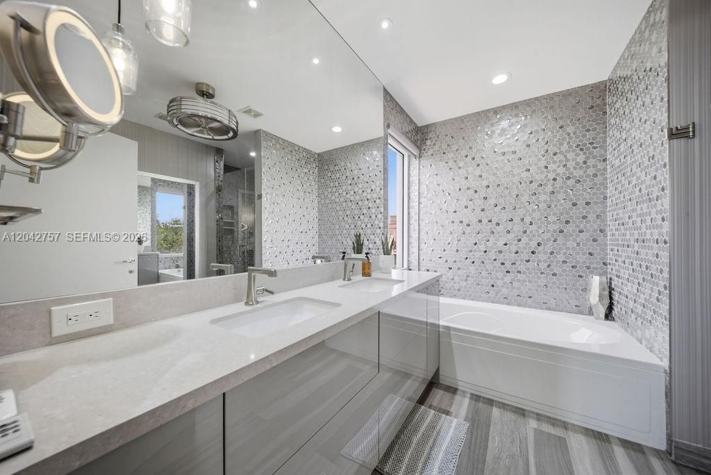 710 NE 3rd Ave, Fort Lauderdale, FL 33304 Photo