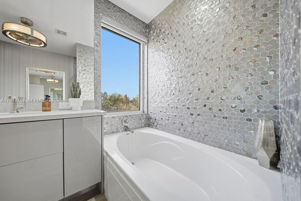 710 NE 3rd Ave, Fort Lauderdale, FL 33304 Photo