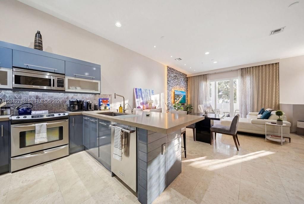 710 NE 3rd Ave, Fort Lauderdale, FL 33304 Photo
