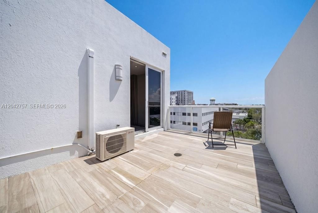710 NE 3rd Ave, Fort Lauderdale, FL 33304 Photo
