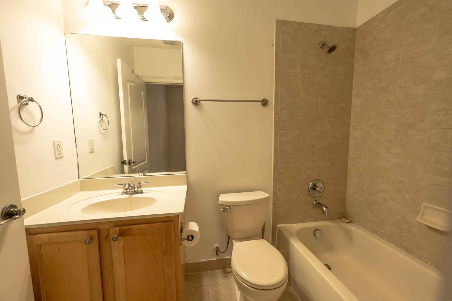 530 S Federal Highway, Unit 8, Lake Worth Beach, FL 33460 Photo