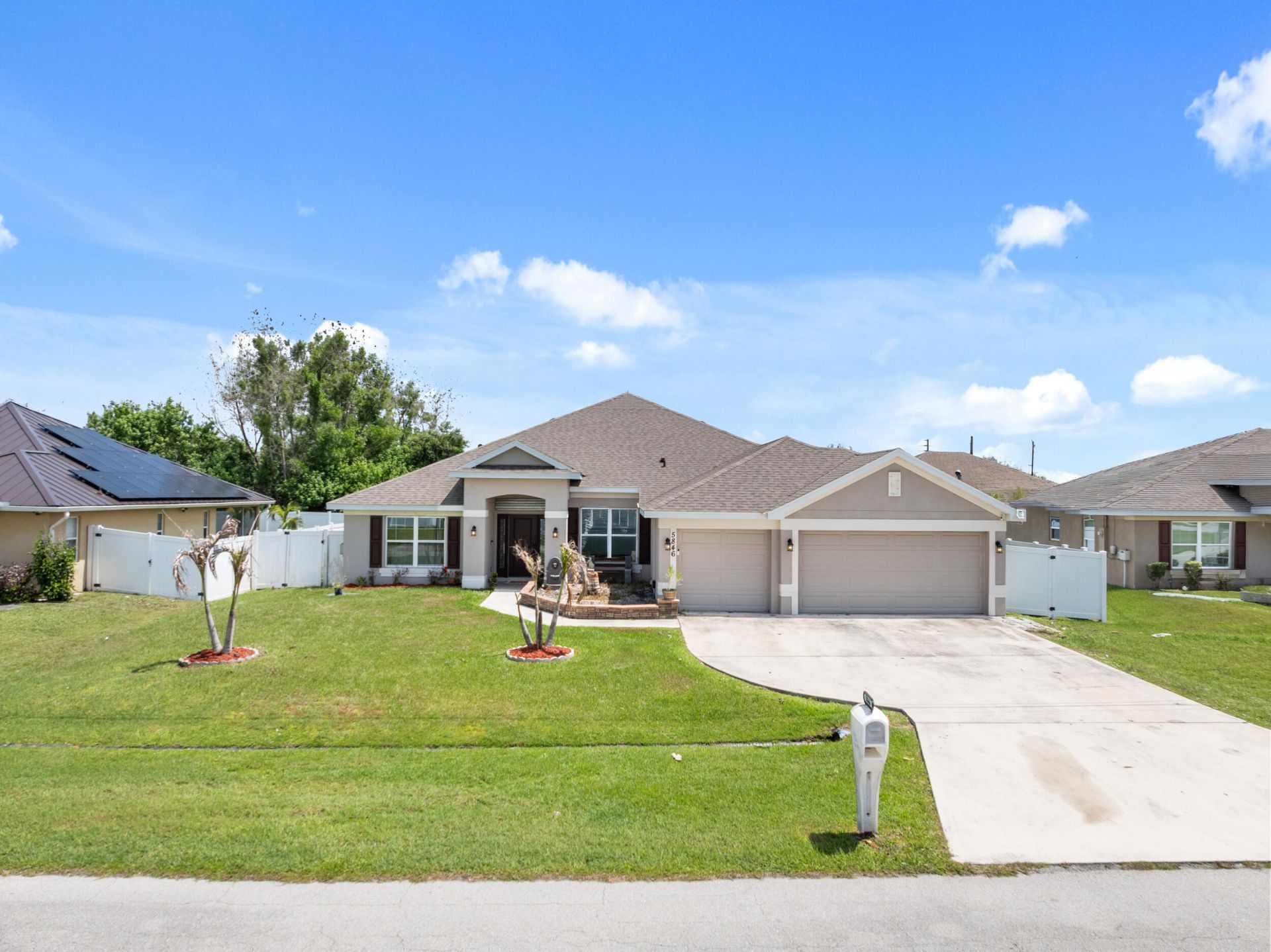 5846 NW Dooley Circle, Port Saint Lucie, FL 34986 Photo