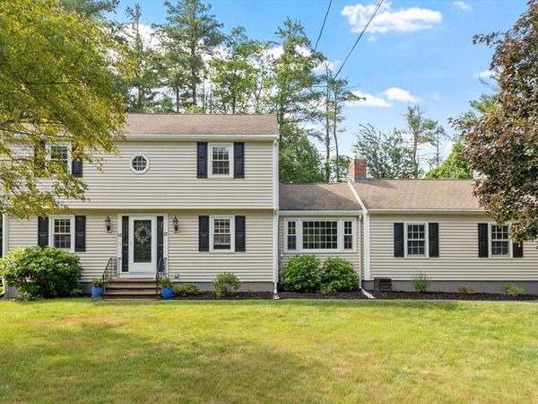12 Crabapple Lane, Chelmsford, MA 01824