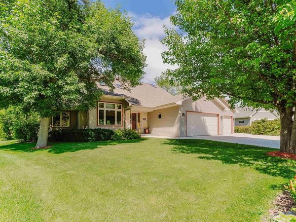 2355 HICKORY COURT, Oshkosh, WI 54901