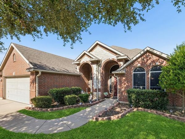 949 Chestnut Lane, Saginaw, TX 76179