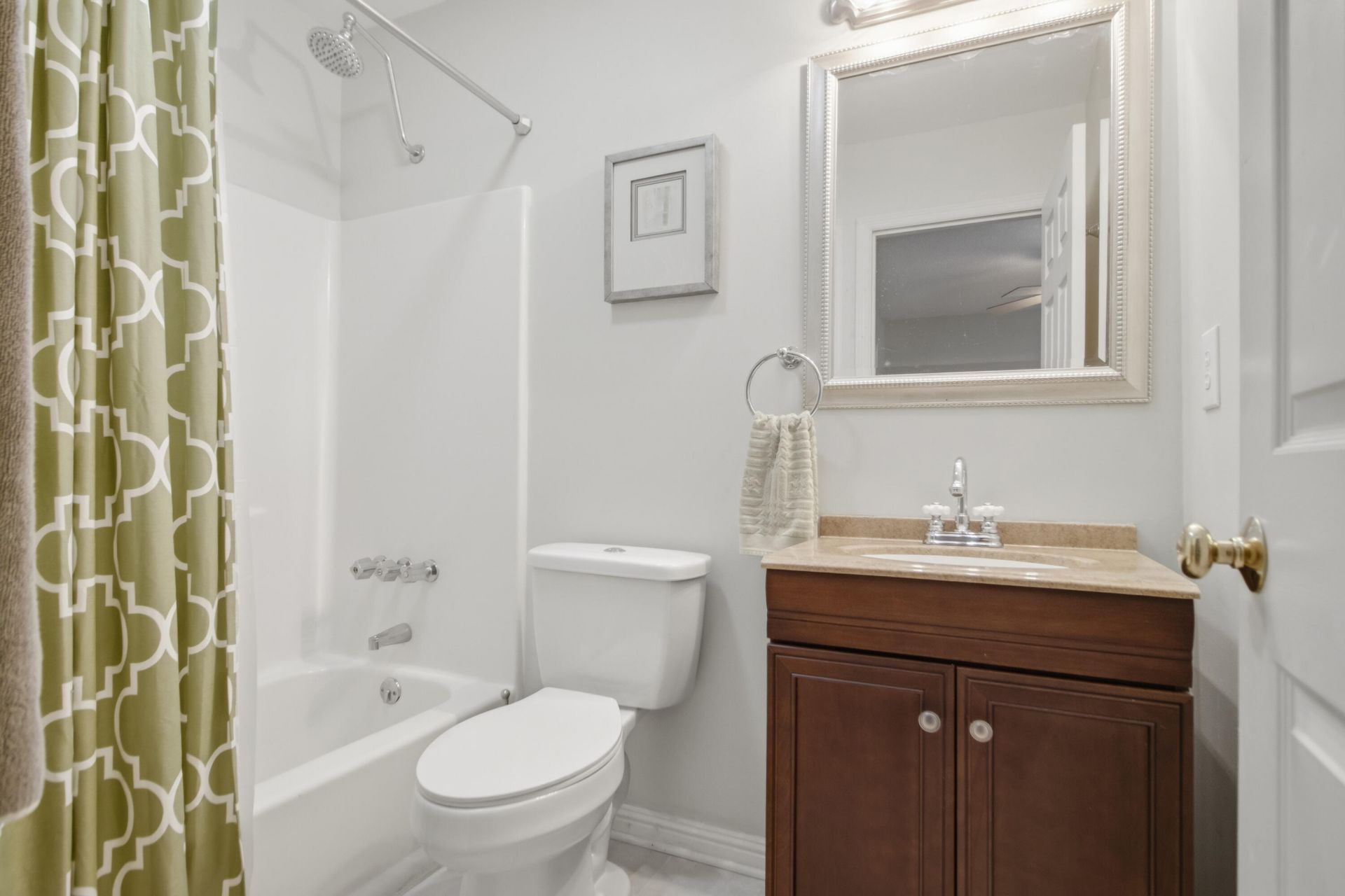 1046 Planters Place Photo 13