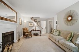1046 Planters Place photo 4