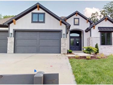 7461 N McKinley Avenue, Kansas City, MO 64158