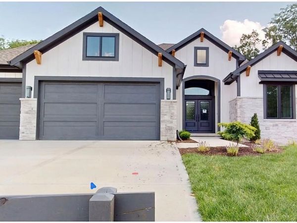 7461 N McKinley Avenue, Kansas City, MO 64158