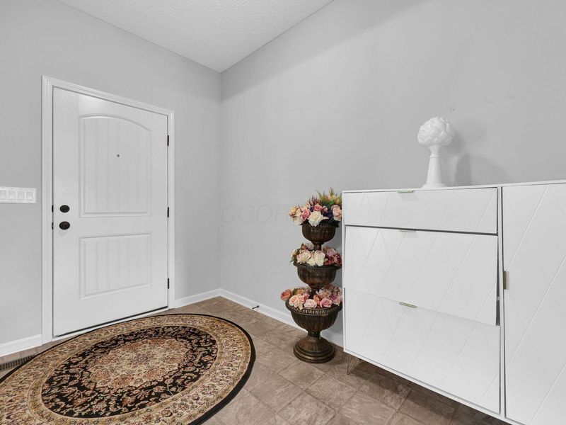 5620 Carlisle Drive, Grove City, OH 43123 Photo 6