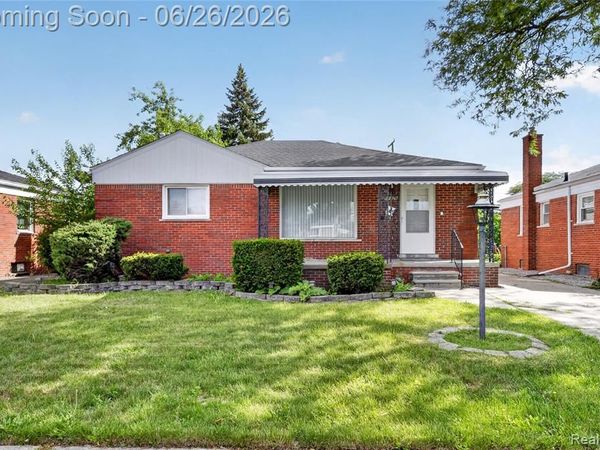 18270 Ash Avenue , Eastpointe, MI 48021