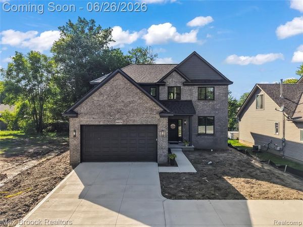34575 Jefferson Avenue , Harrison Twp, MI 48045