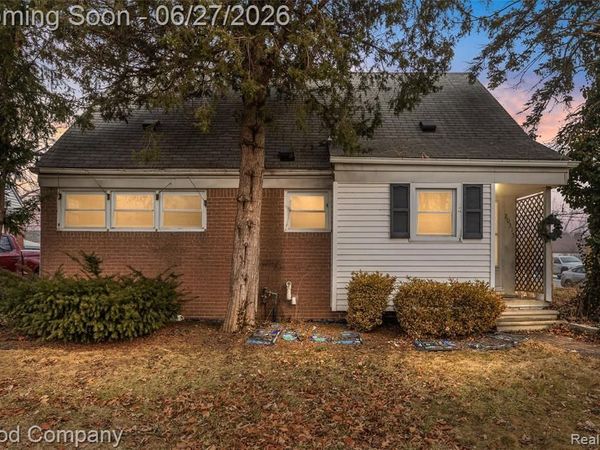 20315 Lancaster Street, Harper Woods, MI 48225