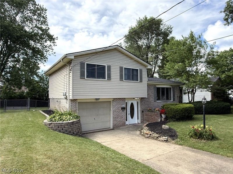 4260 Wedgewood Drive, Austintown, OH 44511 Photo 2