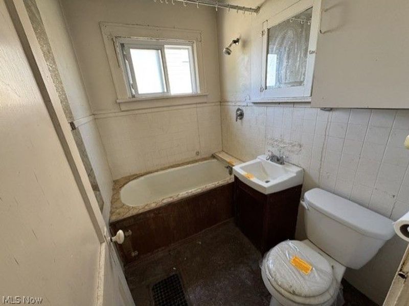 19205 Arrowhead Avenue, Cleveland, OH 44119 Photo 10