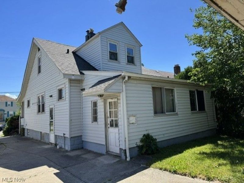 19205 Arrowhead Avenue, Cleveland, OH 44119 Photo 4