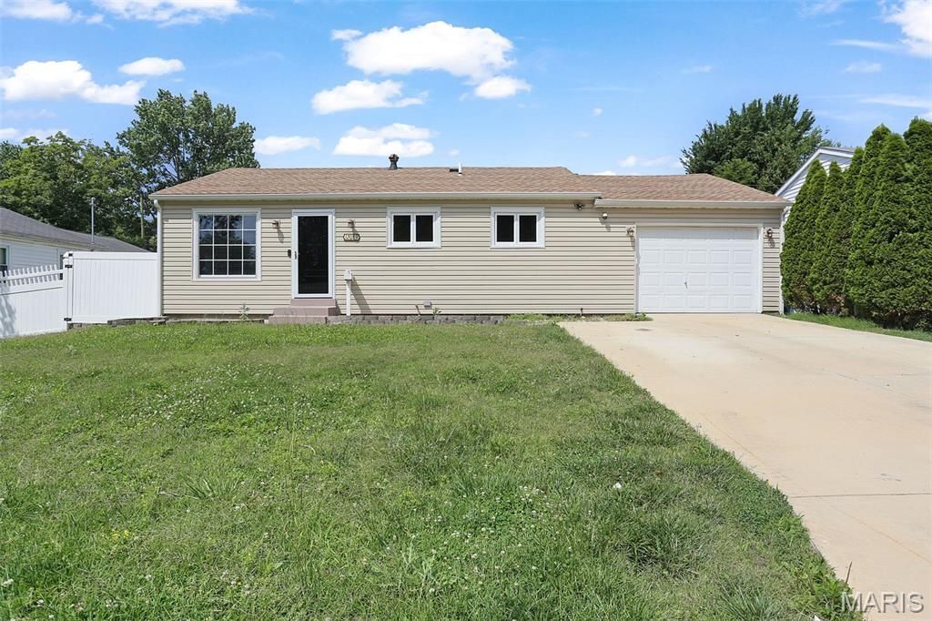 12089 Sunnycrest Place , Maryland Heights, MO 63043 Main Photo