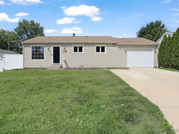 12089 Sunnycrest Place , Maryland Heights, MO 63043
