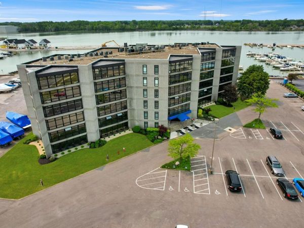 711 W Lakeshore Drive, Unit 203, Port Clinton, OH 43452