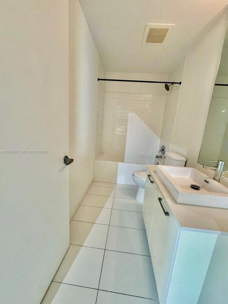 151 SE 1st St, Unit 408, Miami, FL 33131 Photo