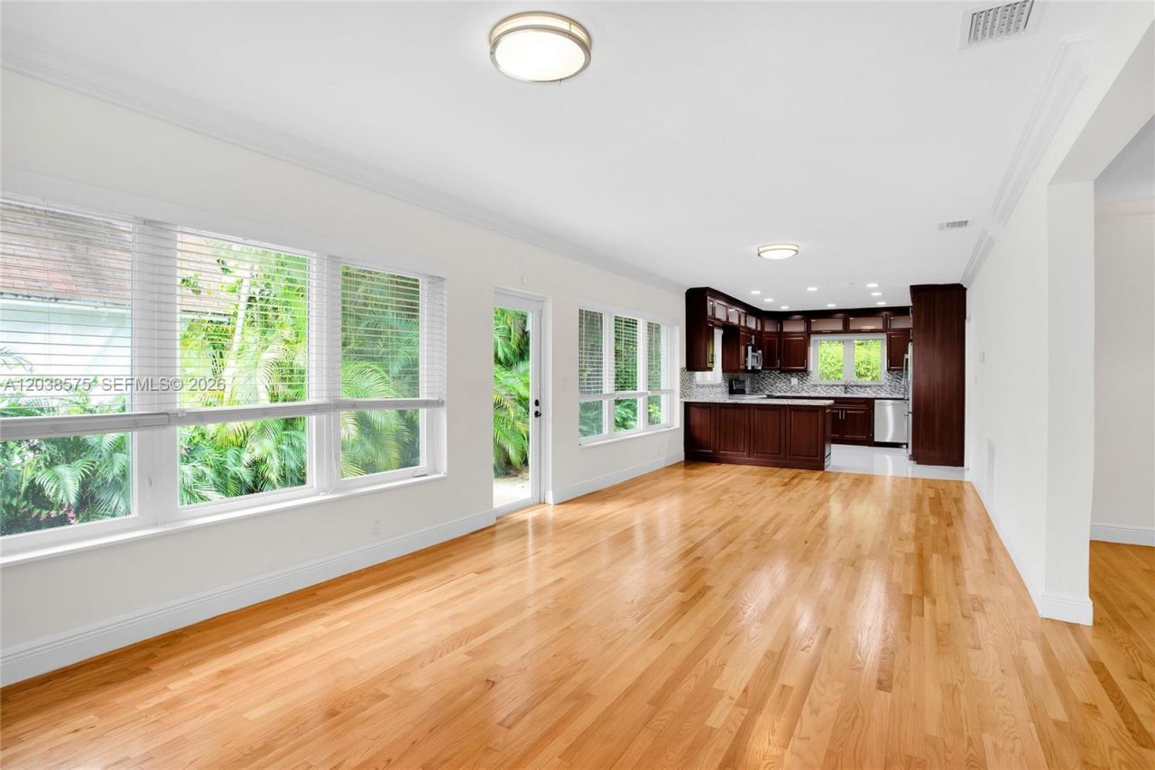 1100 S Alhambra Cir, Coral Gables, FL 33146 Photo