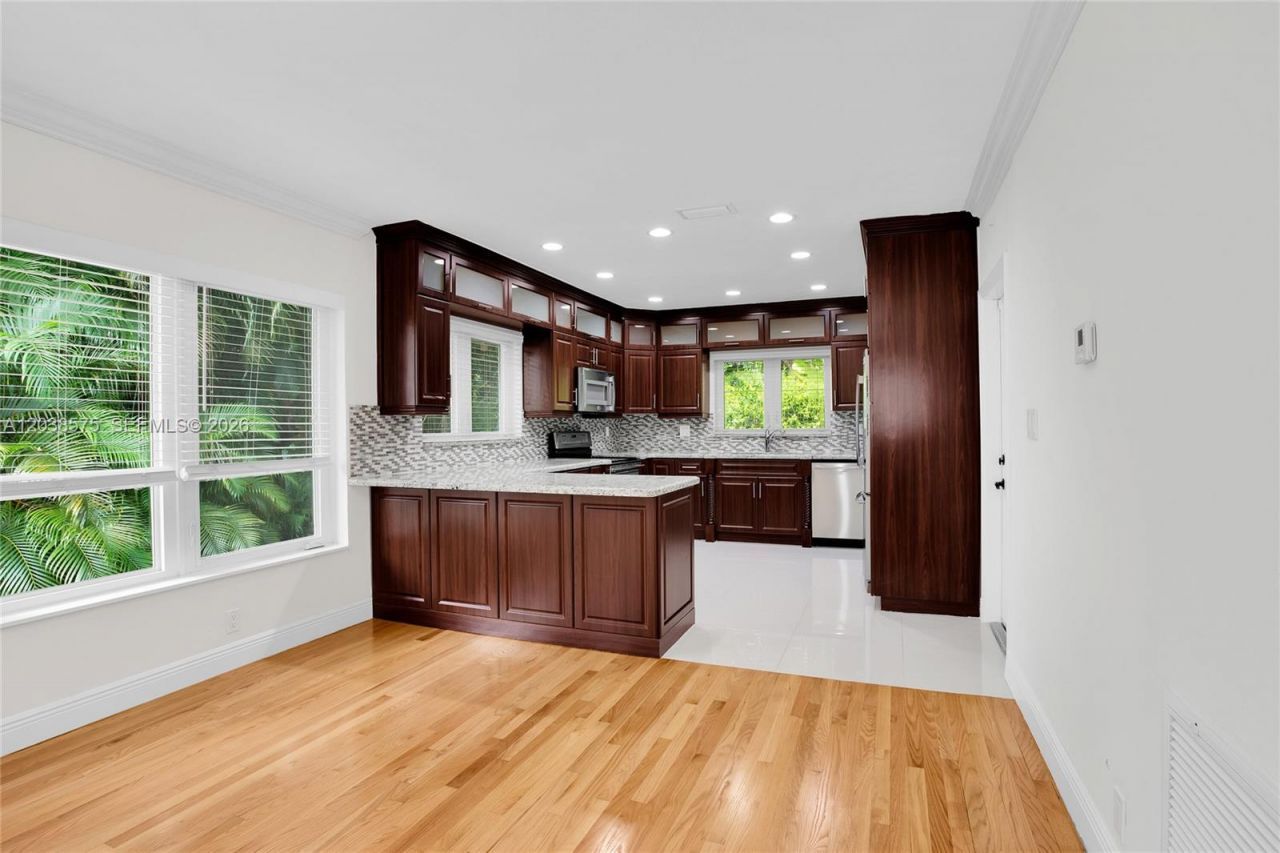1100 S Alhambra Cir, Coral Gables, FL 33146 Photo