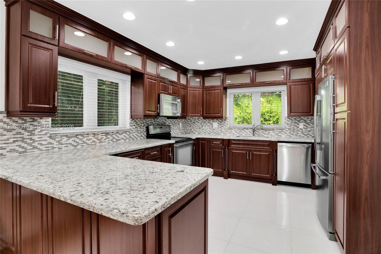 1100 S Alhambra Cir, Coral Gables, FL 33146 Photo