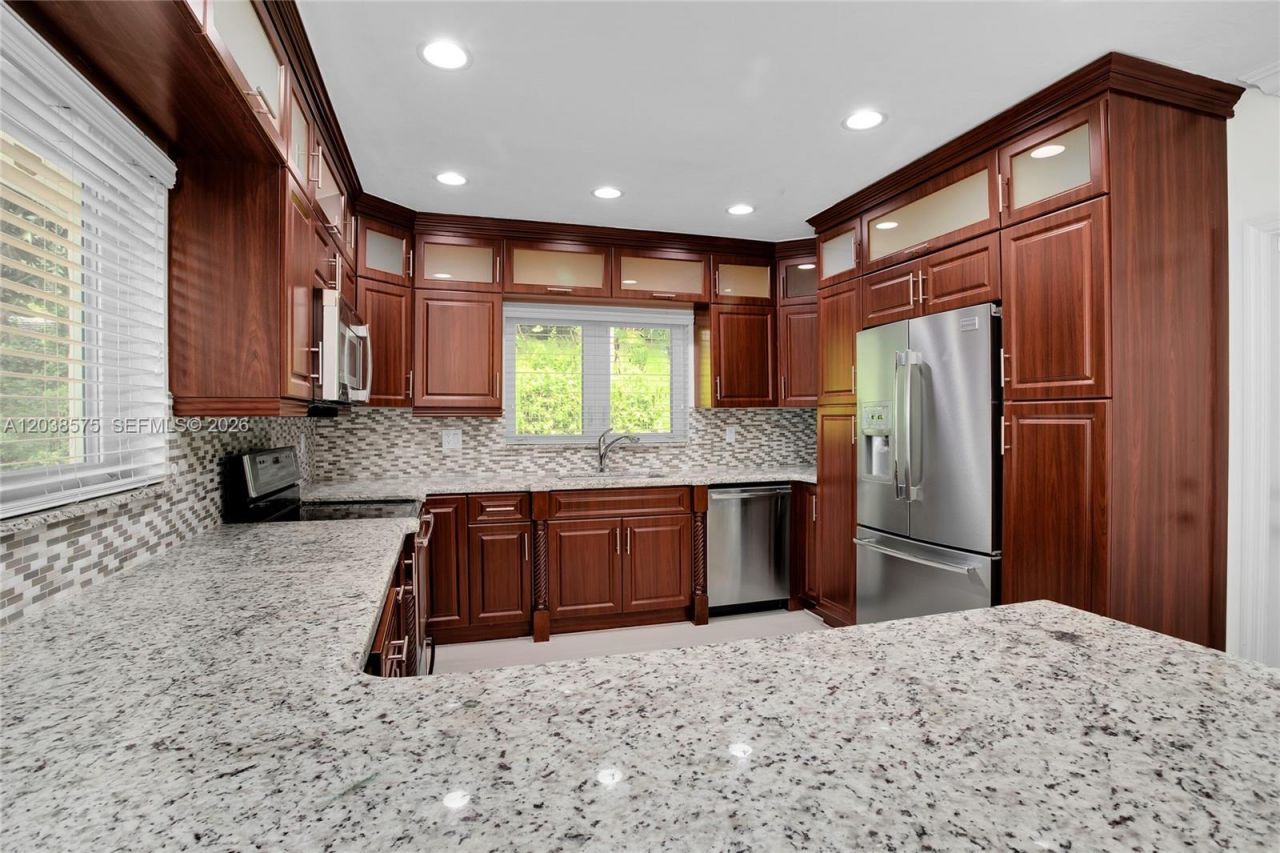 1100 S Alhambra Cir, Coral Gables, FL 33146 Photo