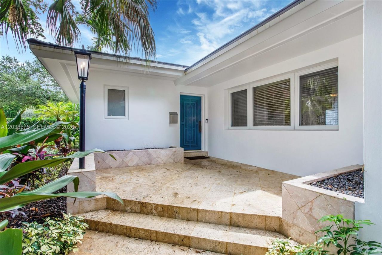 1100 S Alhambra Cir, Coral Gables, FL 33146 Photo
