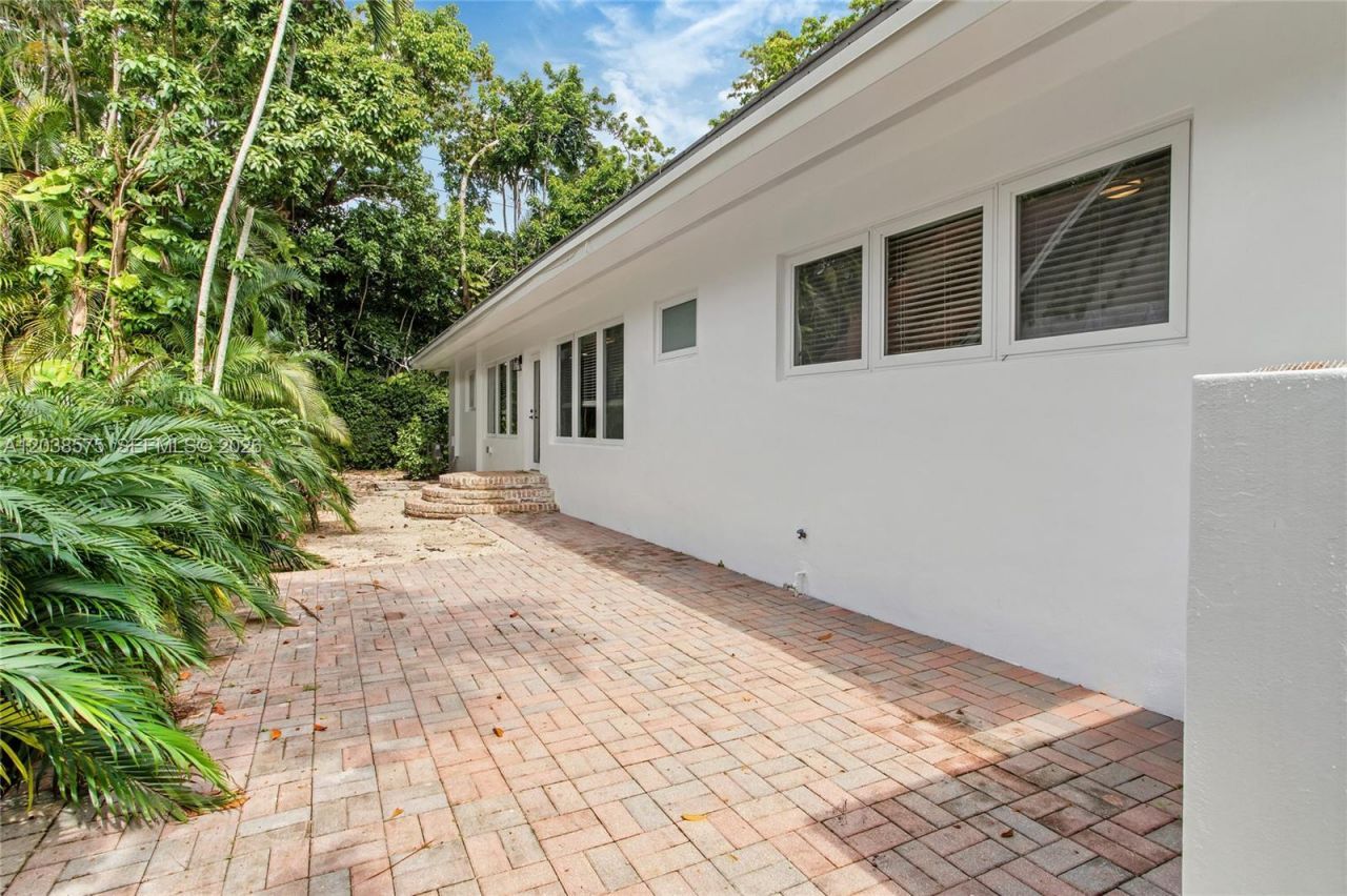 1100 S Alhambra Cir, Coral Gables, FL 33146 Photo