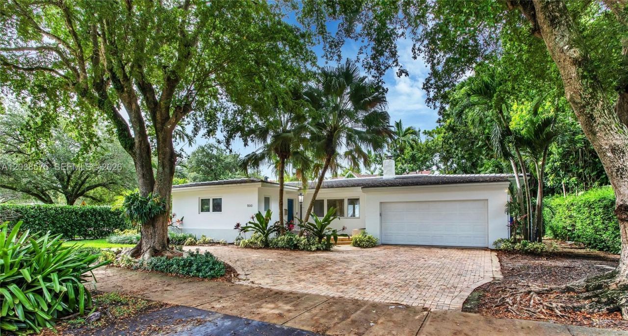 1100 S Alhambra Cir, Coral Gables, FL 33146 Photo